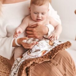 Neutralių spalvų rudas pledas 