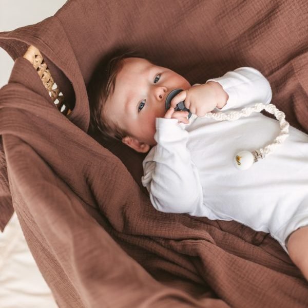 dvigubas muslino uzklotukas rudas