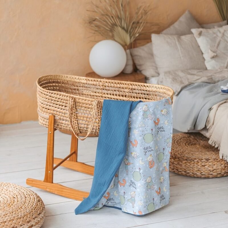 Denim blue muslino pledukas "Mažasis princas" Denim blue muslino pledukas "Mažasis princas"