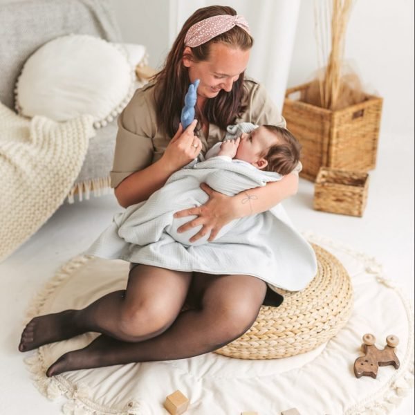 Pilkas dvigubo muslino pledukas Pilkas dvigubo muslino pledukas