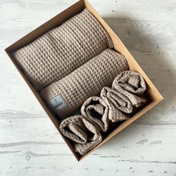 Rudos spalvos rankšluostėlių rinkinys Rudos spalvos rankšluostėlių rinkinys