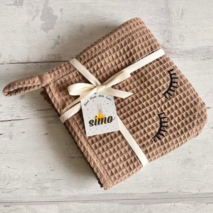 kakavinis ranksluostukas su gobtuvu