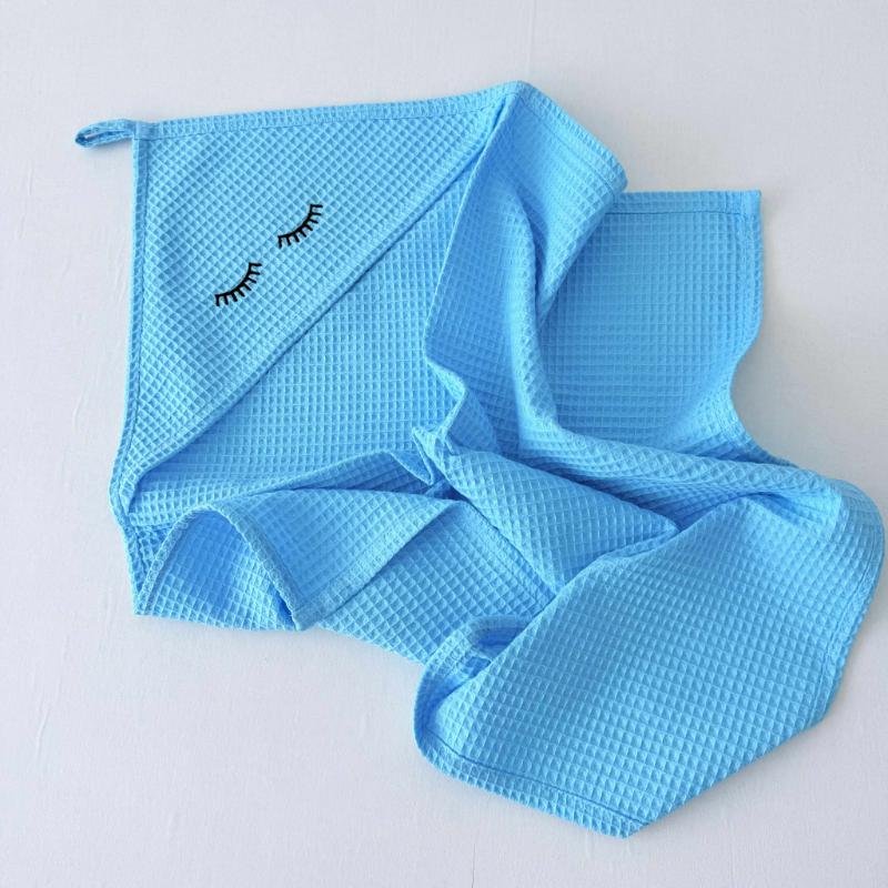 ryskios žydros spalvos rankšluostis su gobtuvu ryskios žydros spalvos rankšluostis su gobtuvu