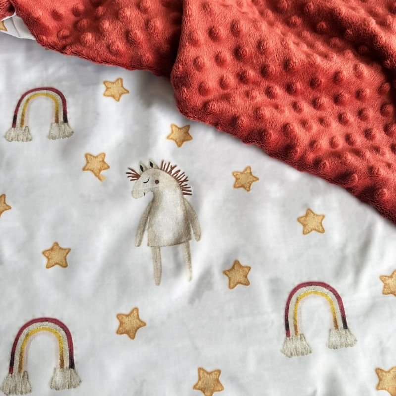 minky pledukas marsala spalvos Vienaragiukai minky pledukas marsala spalvos Vienaragiukai