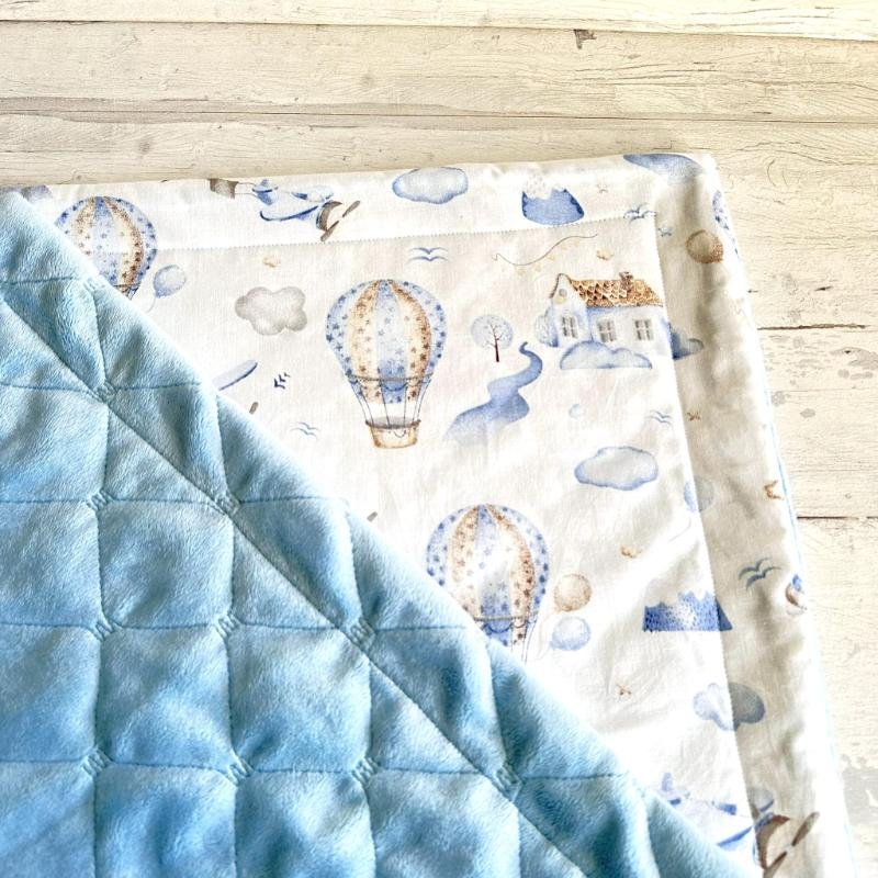 šiltas pledukas žydras su oro balionais šiltas pledukas žydras su oro balionais