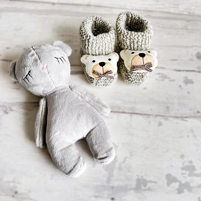 pilkas meškutis su tapukais