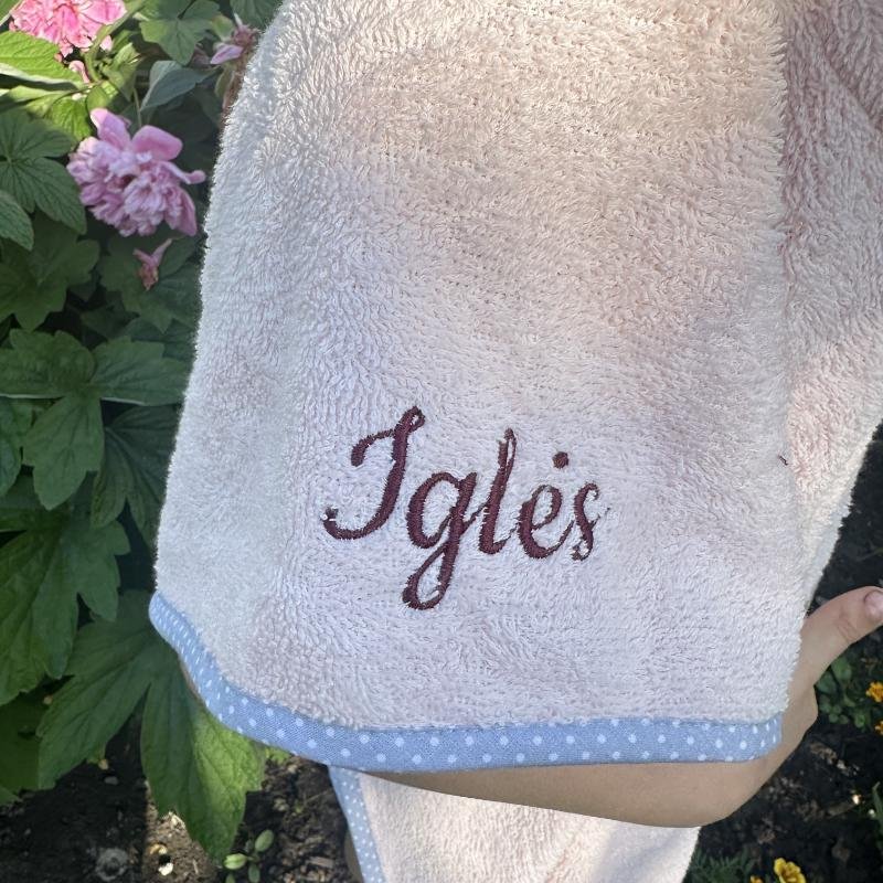 rozinis siuvinetas poncas rozinis siuvinetas poncas