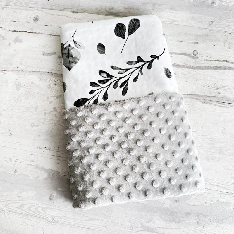 pilkas minky pledukas augalu motyvais minky pledukas pilkos spalvos su eukaliptais