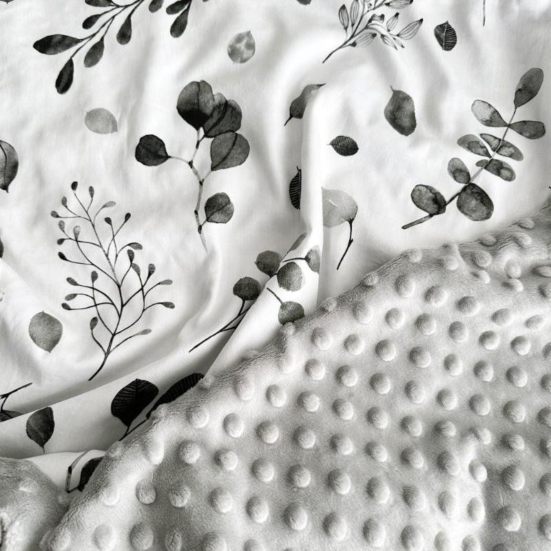 pilkas minky pledukas su augalu motyvais minky pledukas pilkos spalvos su eukaliptais