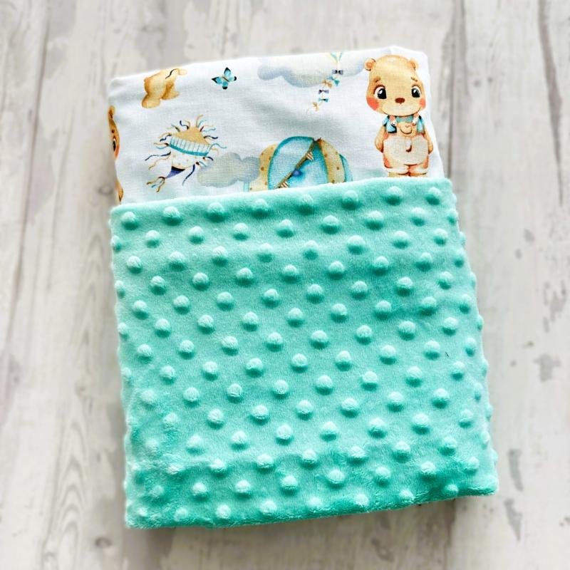 metinis minky pledukas su meskuciu ir oro balionu metinis minky pledukas su meškučiu