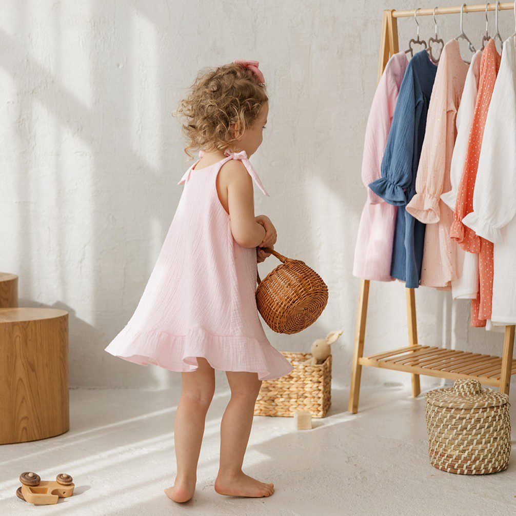 muslino suknelė ant petnešeliu rozine