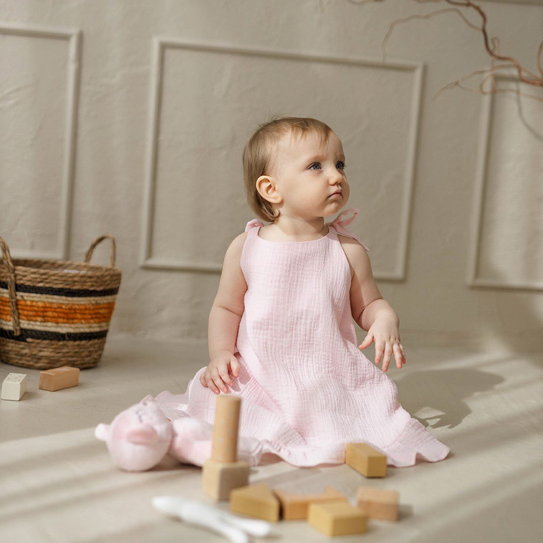 muslino suknelė ant petnešeliu rozine