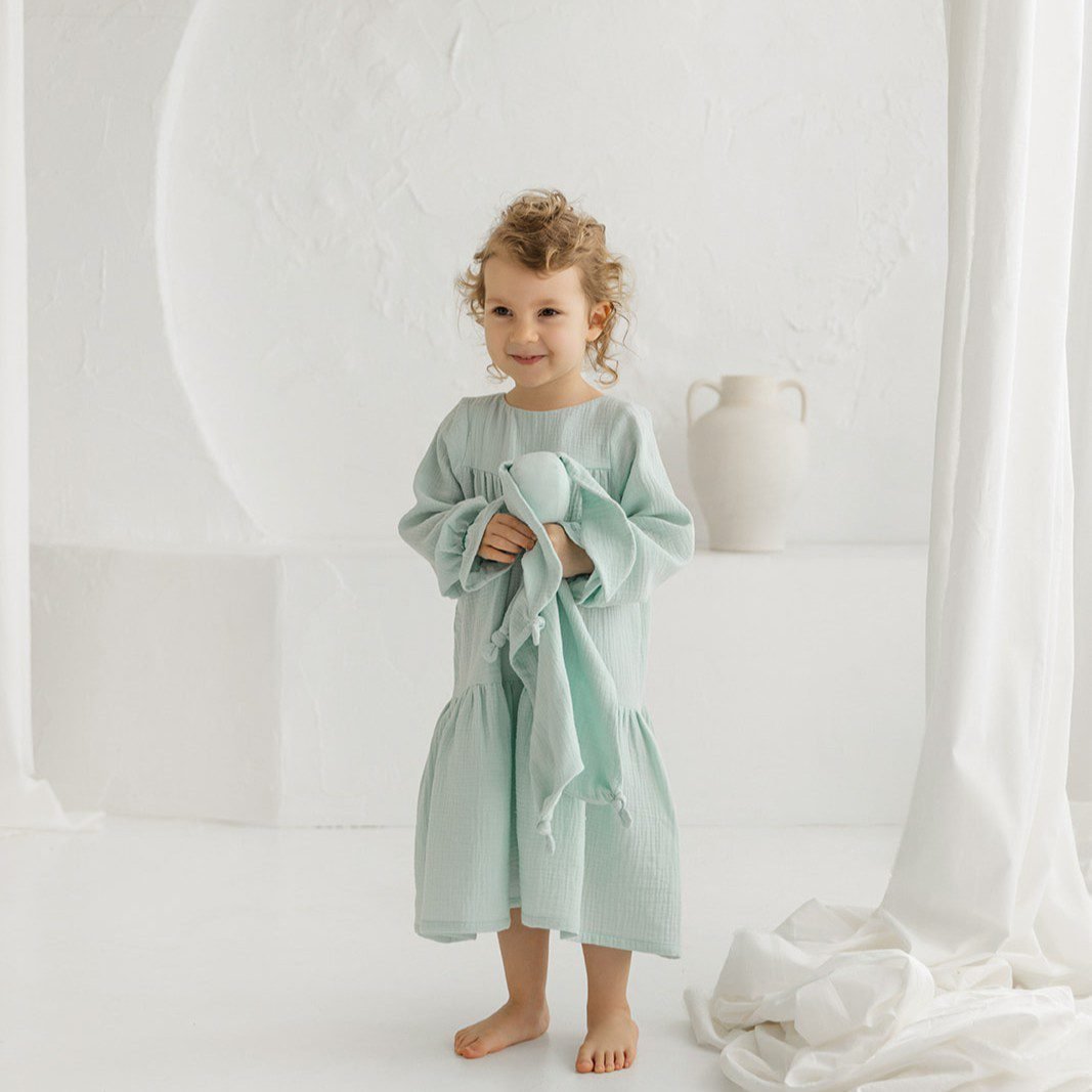 muslino suknele ilgom rankovėm metines spalvos