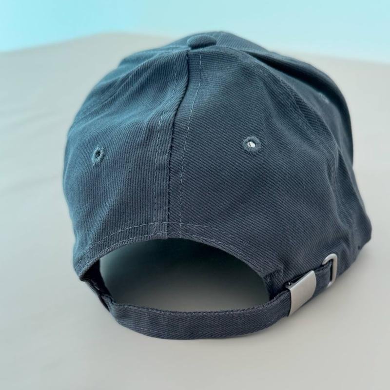 tamsiai pilka kepurele su snapeliu kepurele su snapeliu tėtis