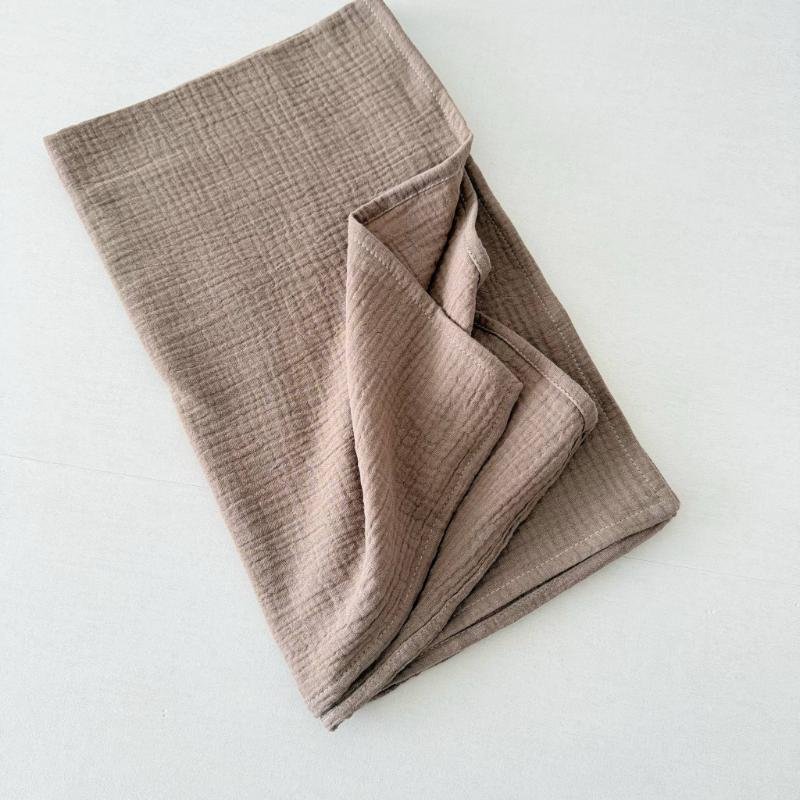 tamsiai toupe spalvos vystyklas-uzklotukas