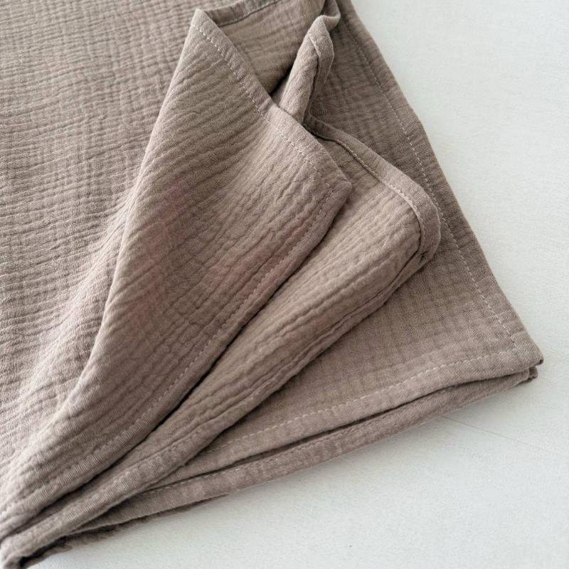 tamsiai toupe spalvos vystyklas-uzklotukas