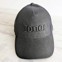 juoda kepurėlė su snapeliu Jonas