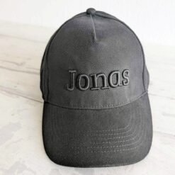 juoda kepurėlė su snapeliu Jonas