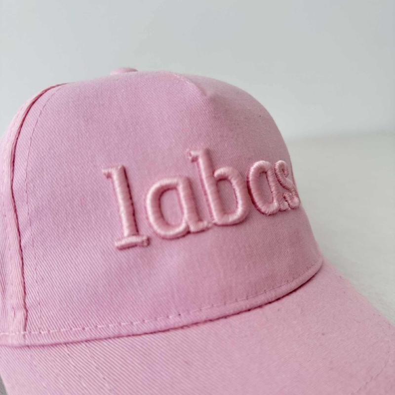 rožinė kepurė labas