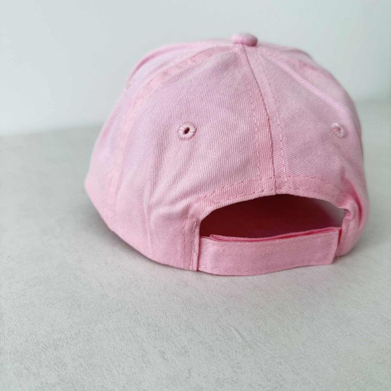 rožinė kepurė su snapeliu sesė