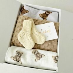 dovanu dezute su meskuciais sviesiai rudos spalvos