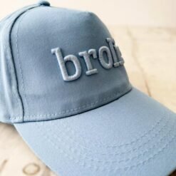 zydra kepurele su siuvinetu uzrasu brolis