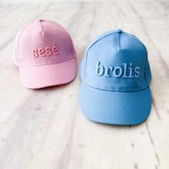 zydra kepurele su siuvinetu uzrasu