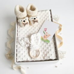 dovanu dezute baltos spalvos