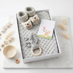 dovanu dezute pilkos spalvos