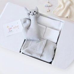 dovanu dezute pilkos spalvos su kaciuku