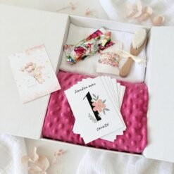 dovanu dezute su fuksija spalvos pleduku