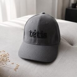 tamsiai pilka kepurele tetis